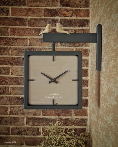 ساعت دیواری پایه دار سفید طوسی