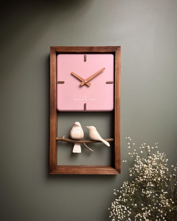 ساعت دیواری m25 صورتی