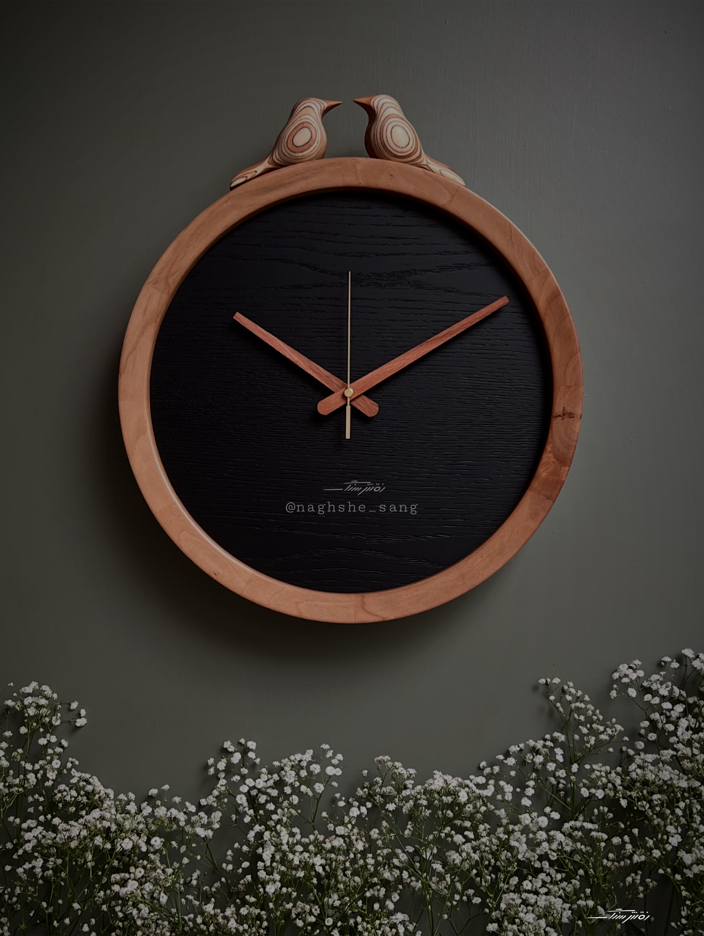 ساعت گرد خود رنگ و مشکی