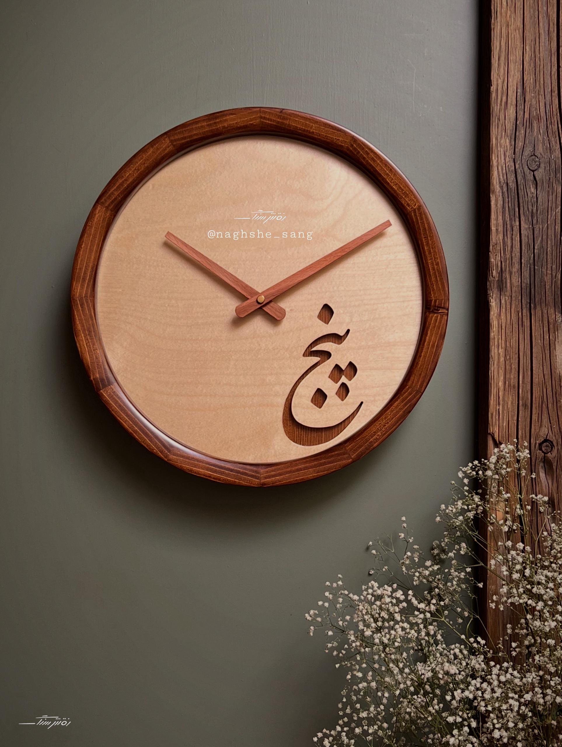 ساعت دیواری پنج خود رنگ